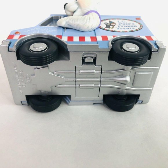 Hallmark Keepsake Ornament IC Petes Frozen Treat Sound & Light Magic 2005 Video - Picture 7 of 12